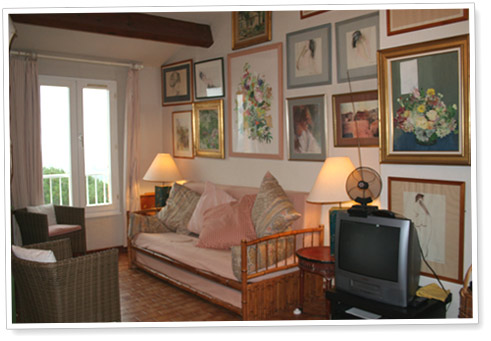 photo du salon de la maison de location à Cogolin